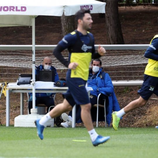 Fenerbahçe’de futbolcular tedirgin