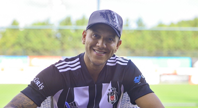 Beşiktaş Josef de Souza’nın lisansını çıkardı