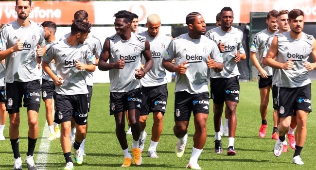 Beşiktaş 4 futbolcuya lisans çıkarmadı