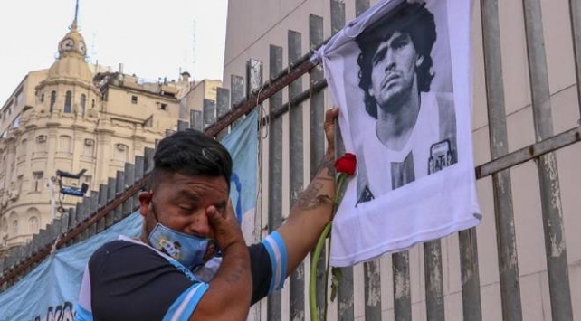 Arjantin Maradona’ya veda ediyor