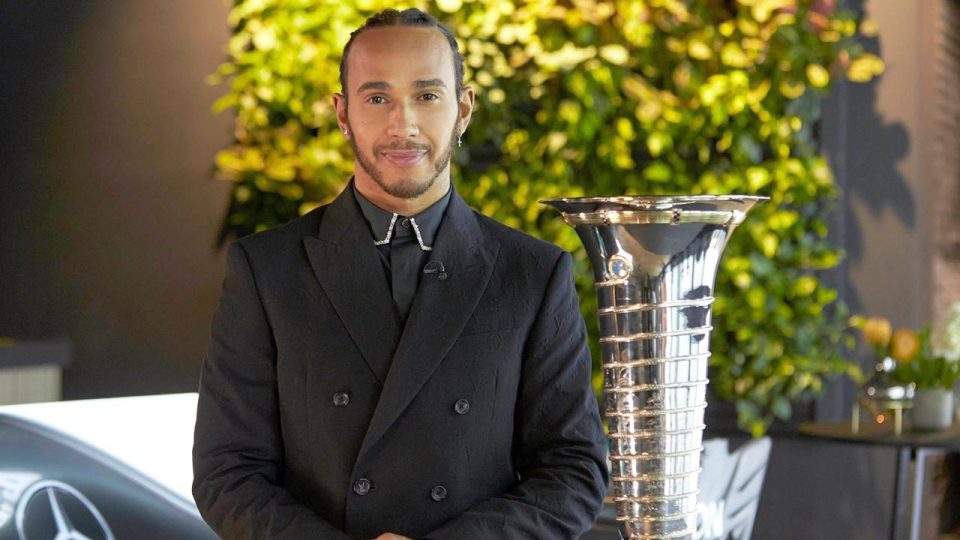 Lewis Hamilton şövalye ilan edildi