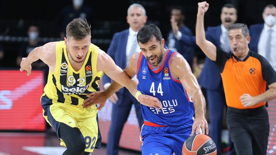Anadolu Efes ve Fenerbahçe Beko Avrupa’da bekleneni veremedi