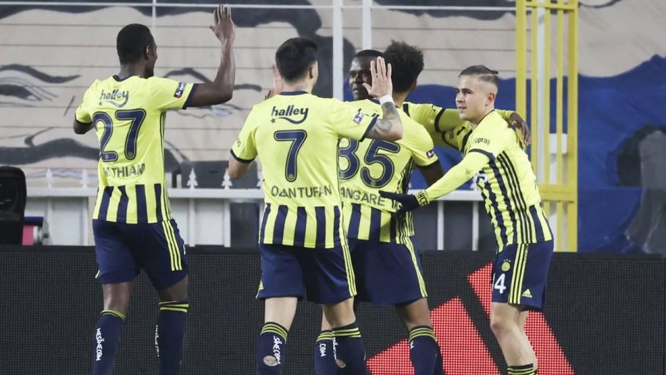 Fenerbahçe seriye bağladı
