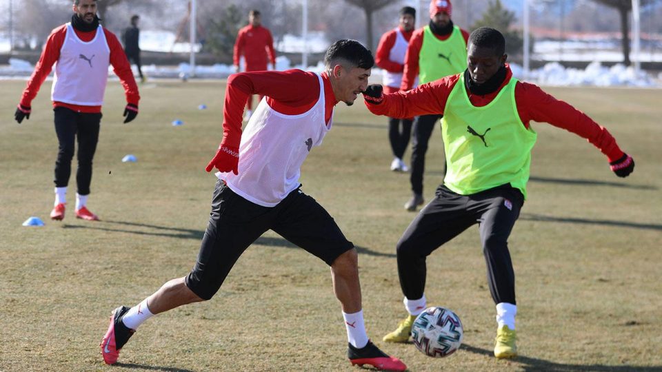 Sivasspor-Kasımpaşa karşılaşması yarın