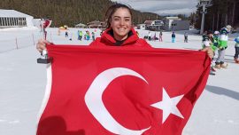 Milli kayakçı Sıla Kara bronz madalya kazandı