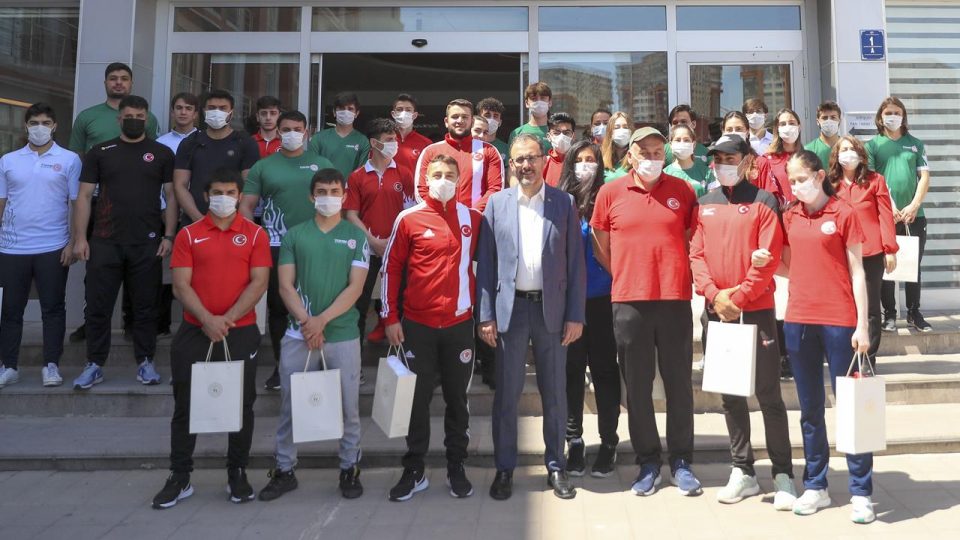 Olimpik ve paralimpik sporculara aylık harçlık
