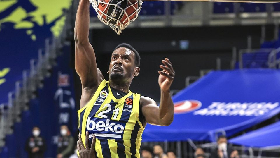 Dyshawn Pierre 3 yıl daha Fenerbahçe’de