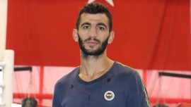 Milli boksör Batuhan Çiftçi yarı finale yükseldi