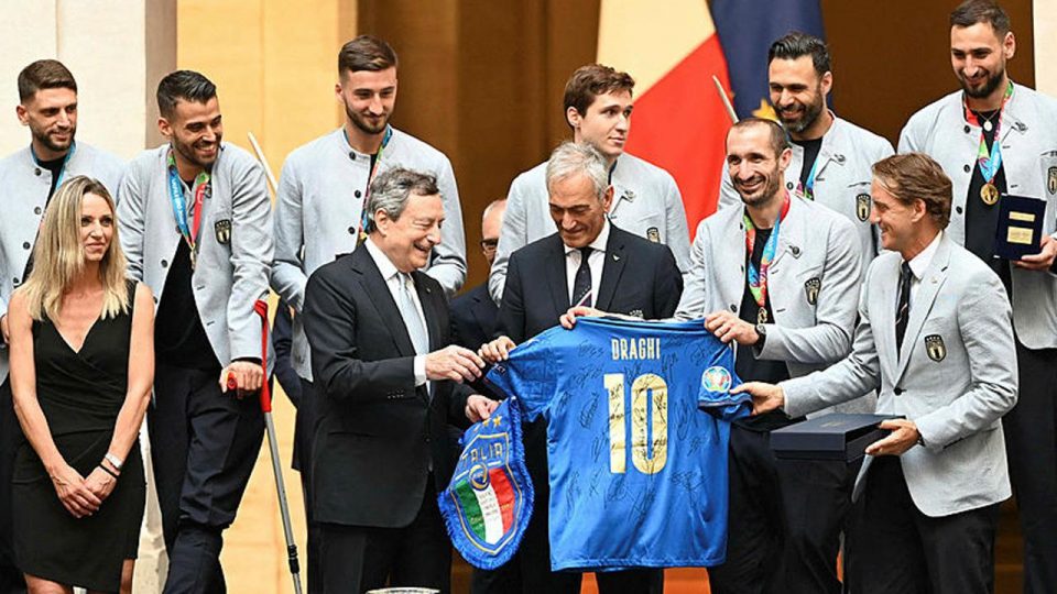 Avrupa Şampiyonu İtalya Milli Takımı’na devlet nişanı