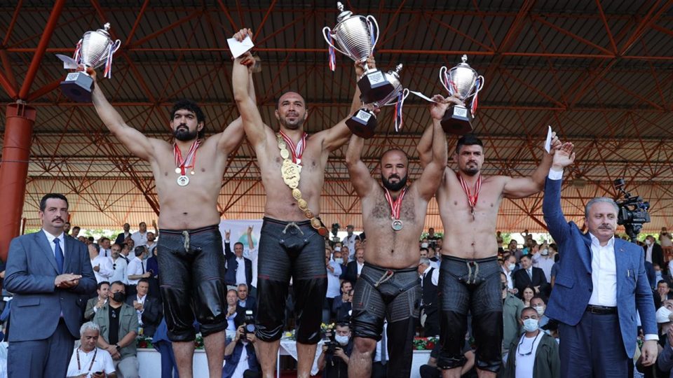 Kırkpınar başpehlivanı Ali Gürbüz altın kemeri kuşandı