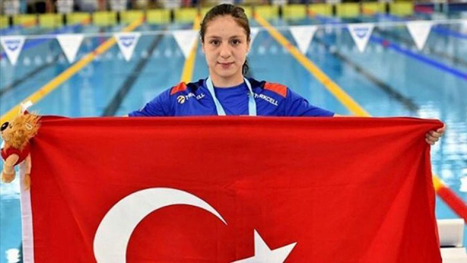 Milli yüzücü Merve Tuncel’den Avrupa rekoru