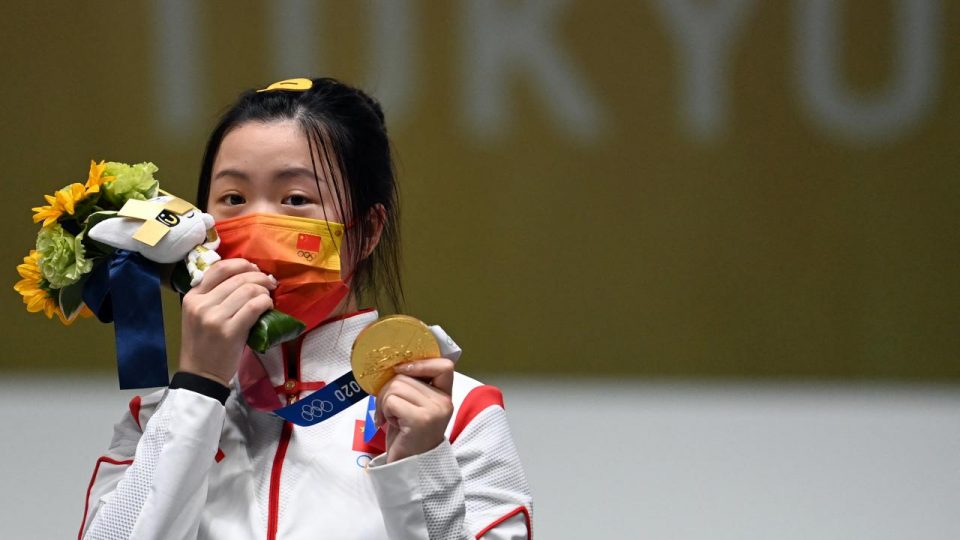 Tokyo Olimpiyatları’nda ilk altın madalyanın sahibi Qian Yang oldu