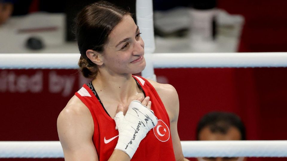 Buse Naz Çakıroğlu gümüş madalya kazandı
