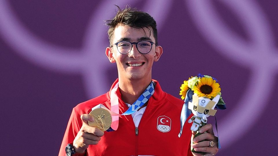 Olimpiyat şampiyonu Mete Gazoz Türkiye’de