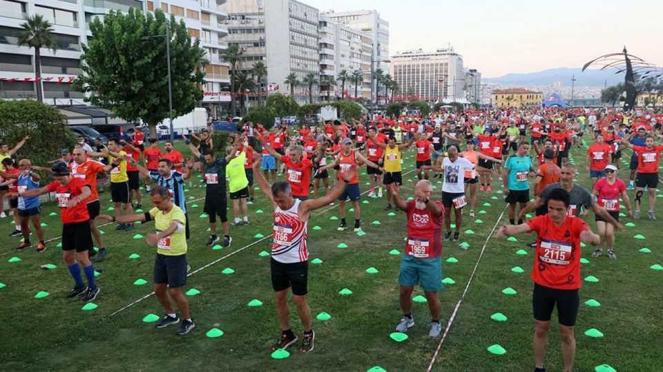 9 Eylül Uluslararası İzmir Yarı Maratonu başladı