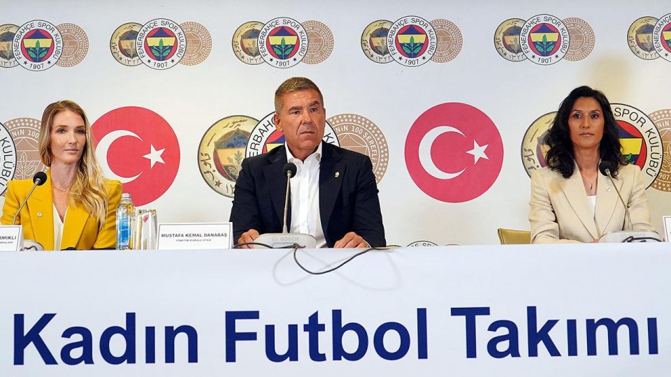 Fenerbahçe’de kadın futbol takımı kuruldu