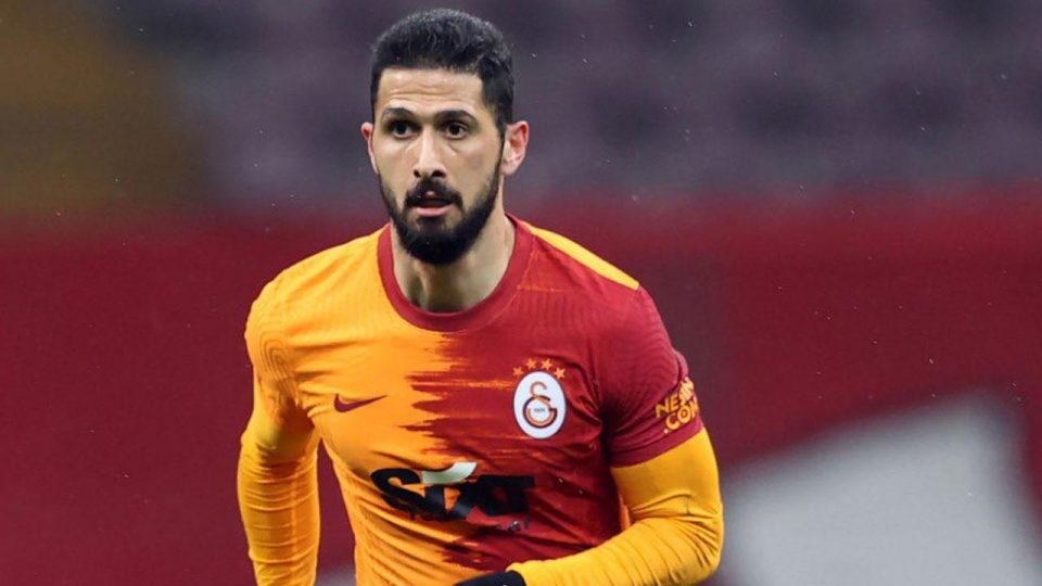 Galatasaray’da Emre Akbaba ile yollar ayrıldı