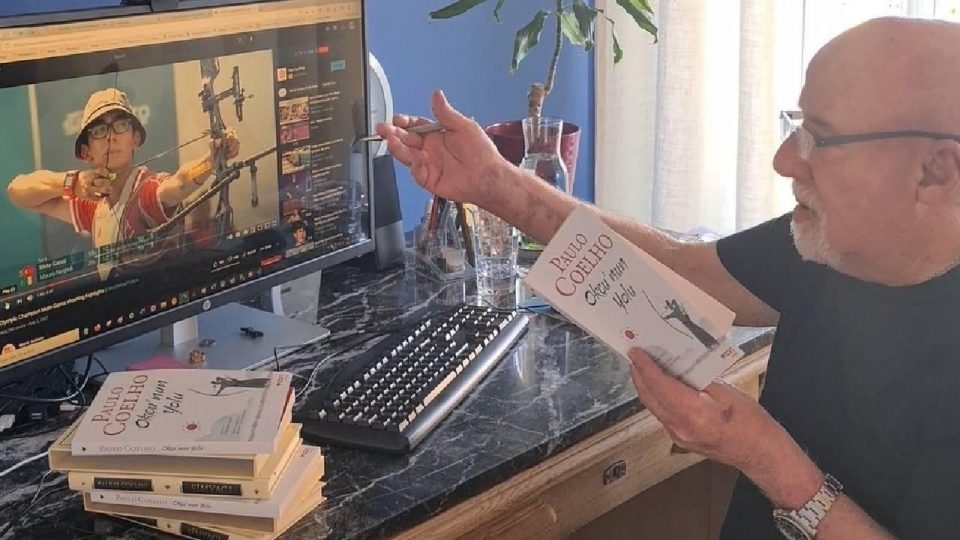 Paulo Coelho son kitabını Mete Gazoz’a adadı