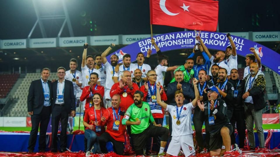 Siyasilerden Ampute Milli Futbol Takımı’na tebrik mesajları