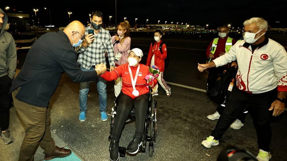 Tokyo’da yarışan son kafile yurda döndü