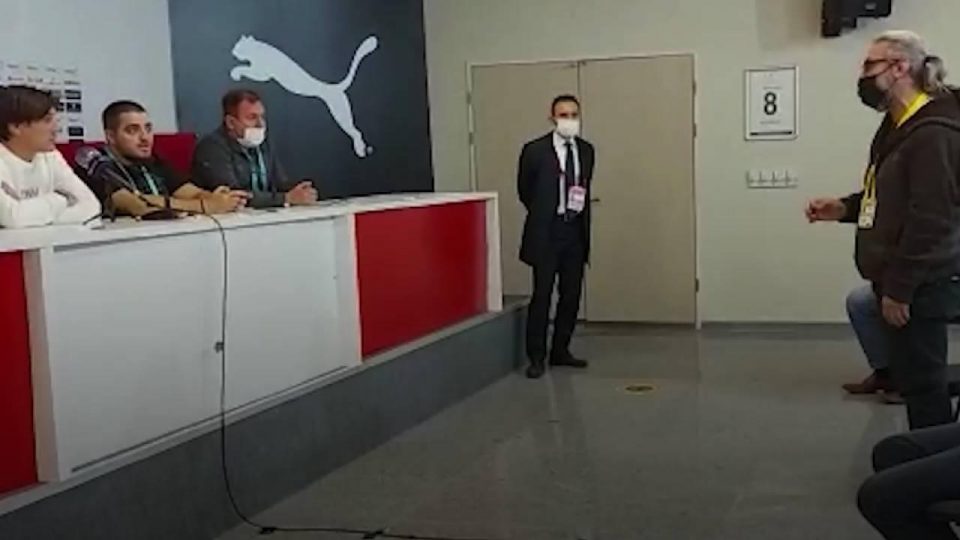 Sivaslı gazetecilerden Montello’ya protesto