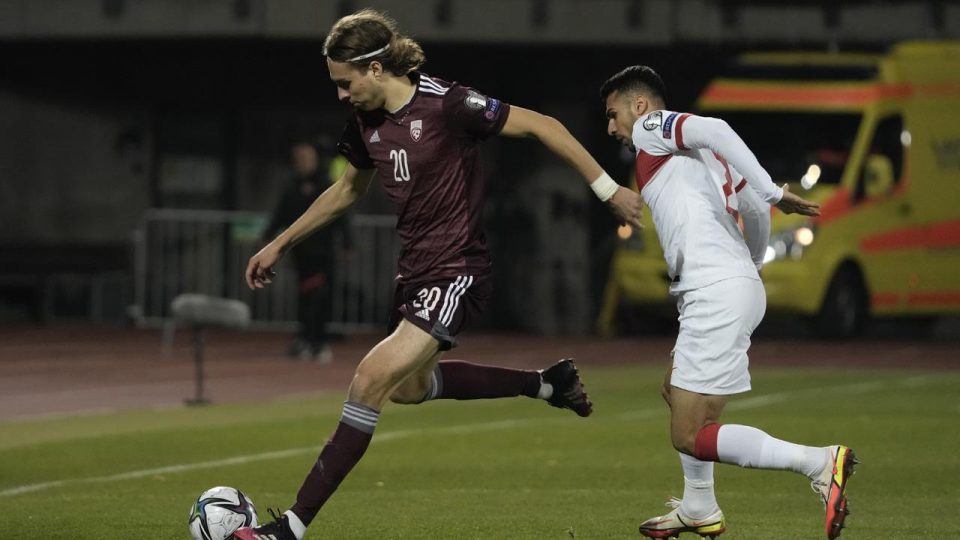 Stefan Kuntz 2 değişikliğe gitti