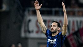 Hakan Çalhanoğlu'nun derbi performansına İtalya'da övgü