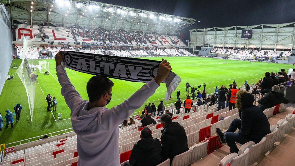 Altay’dan hüzünlü açılış