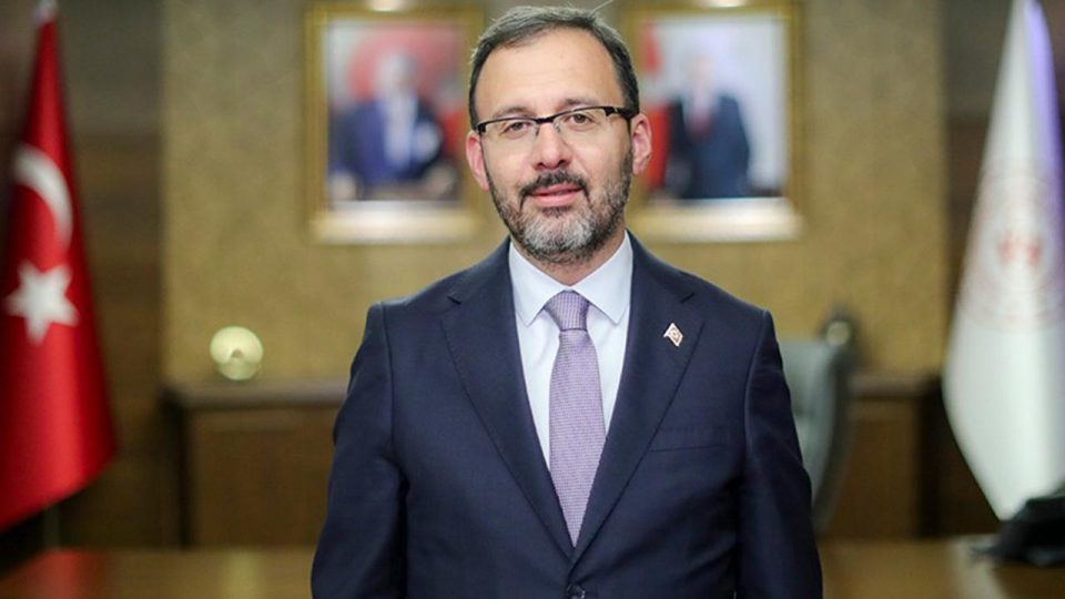 Bakan Kasapoğlu’ndan Emre Sakçı’ya tebrik