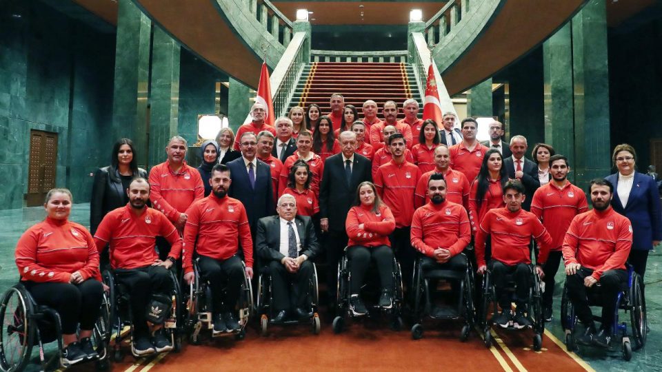 Cumhurbaşkanı Erdoğan şampiyonlarla buluştu
