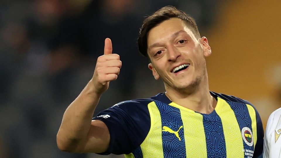 Mesut Özil Fenerbahçe’de golleriyle ön planda