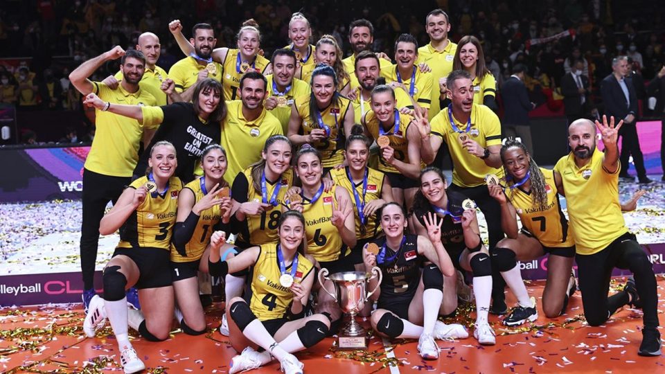 VakıfBank dünya şampiyonluğu kupasını aldı