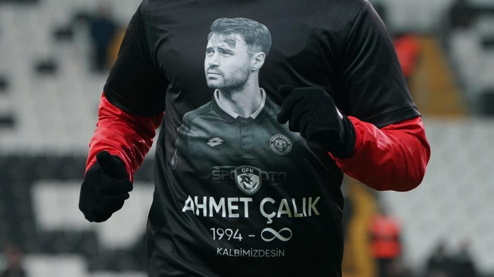 Ahmet Çalık için 6. dakikada oyun durdu