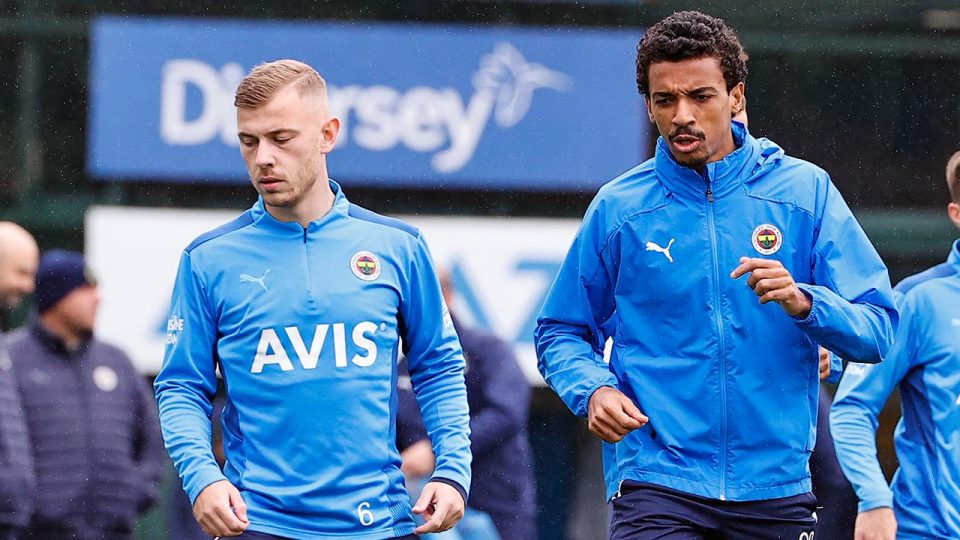 Fenerbahçe yabancı futbolcu sayısını azaltmak istiyor