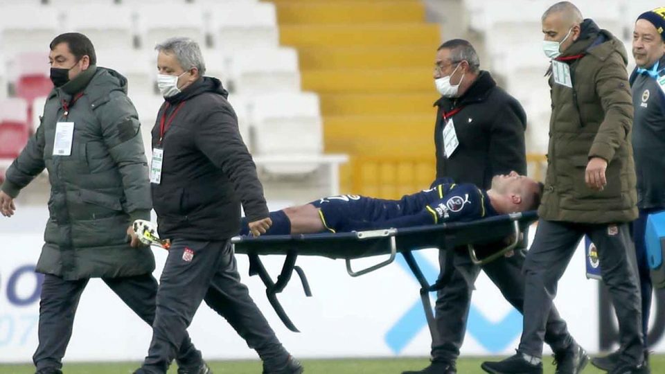 Fenerbahçe’ye iki kötü haber