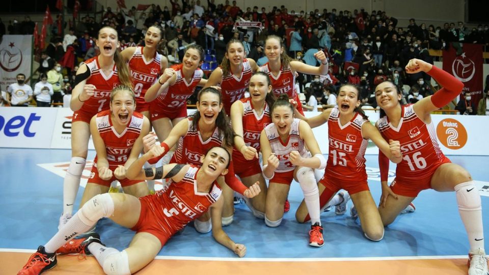 Genç milliler Yunanistan’a set vermedi