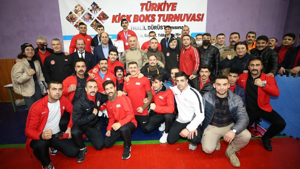 PÖH’lerden kurulu kick boks takımı göz doldurdu