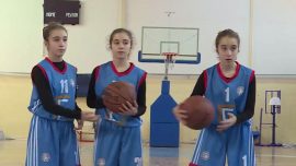 Üçüz basketbolcular rakiplerini şaşırtıyor