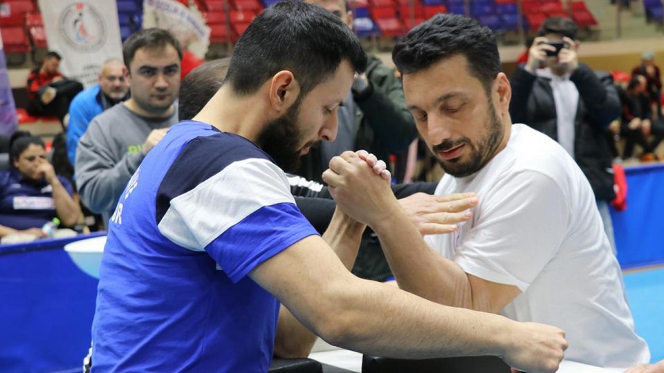 Bedensel Engelliler Türkiye Bilek Güreşi Şampiyonası Karabük’te yapıldı