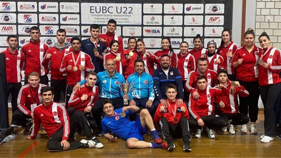 Boksta tarihi başarı: Milli sporcular 10 madalya kazandı