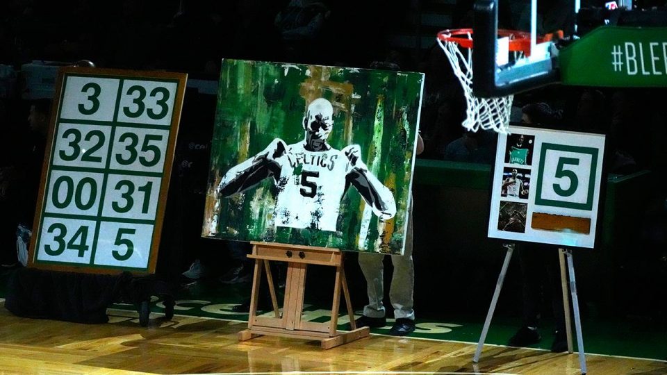 Boston Celtics’te Kevin Garnett’in forması emekliye ayrıldı