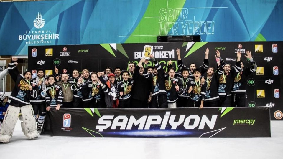 Buz Hokeyi Erkekler Süper Ligi’nde şampiyon Buz Adam