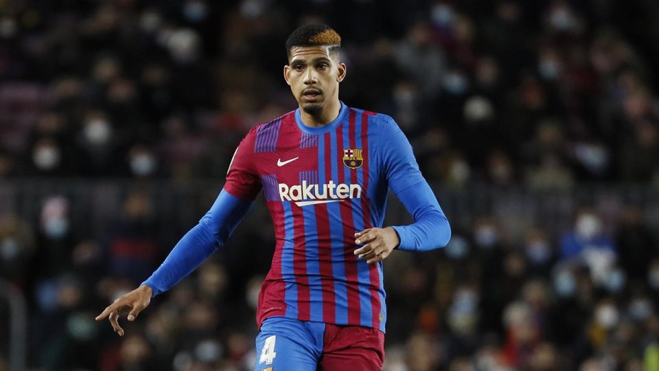 Barcelona Ronald Araujo’nun sözleşmesini uzattı