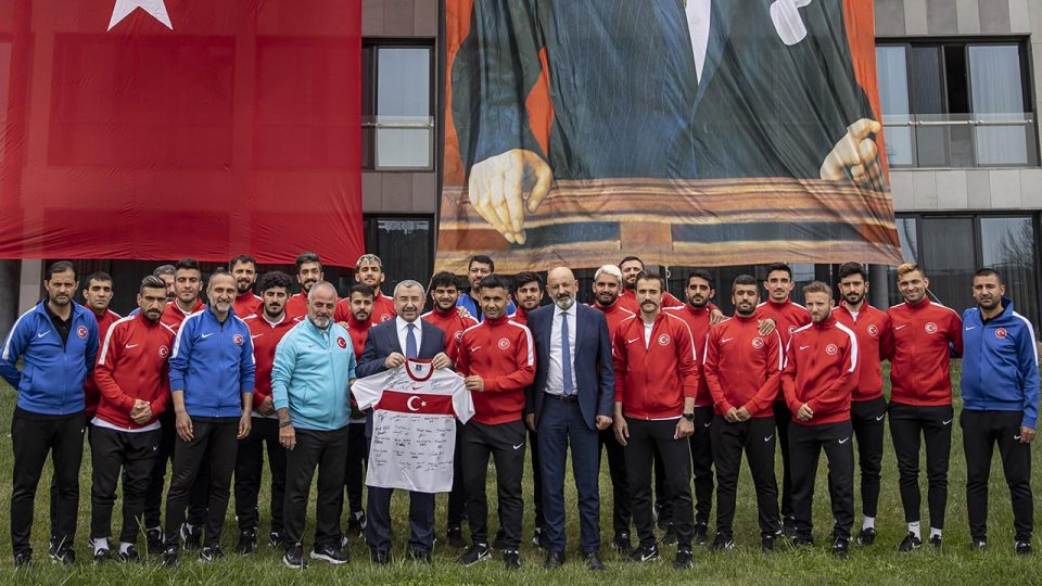 İşitme Engelliler Milli Futbol Takımının hedefi altın madalyaya