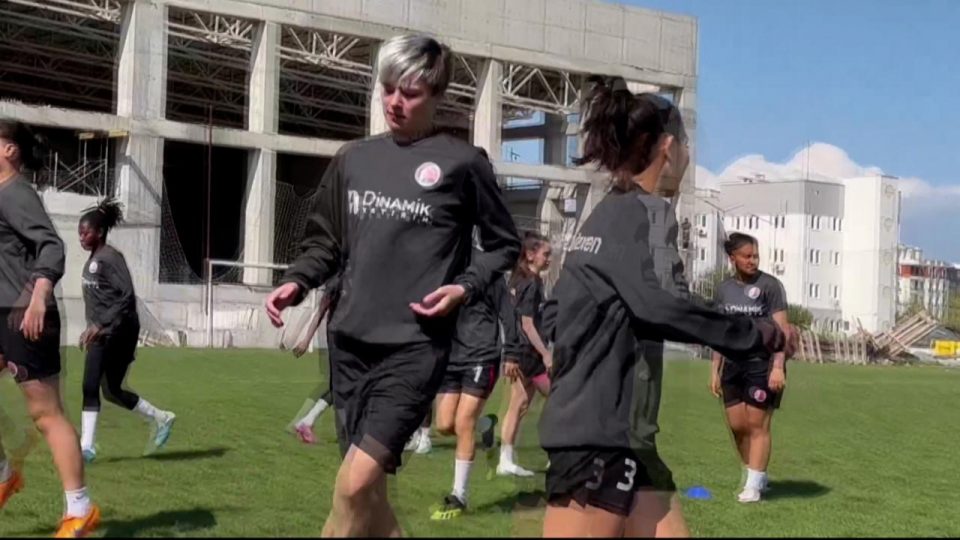 Ukraynalı kadın futbolcu Türkiye’de forma giyiyor