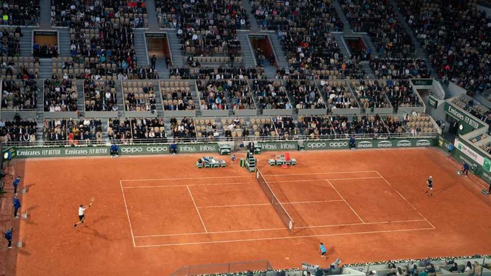 Iga Swiatek ve Daniil Medvedev Fransa Açık’ta son 16’ya kaldı