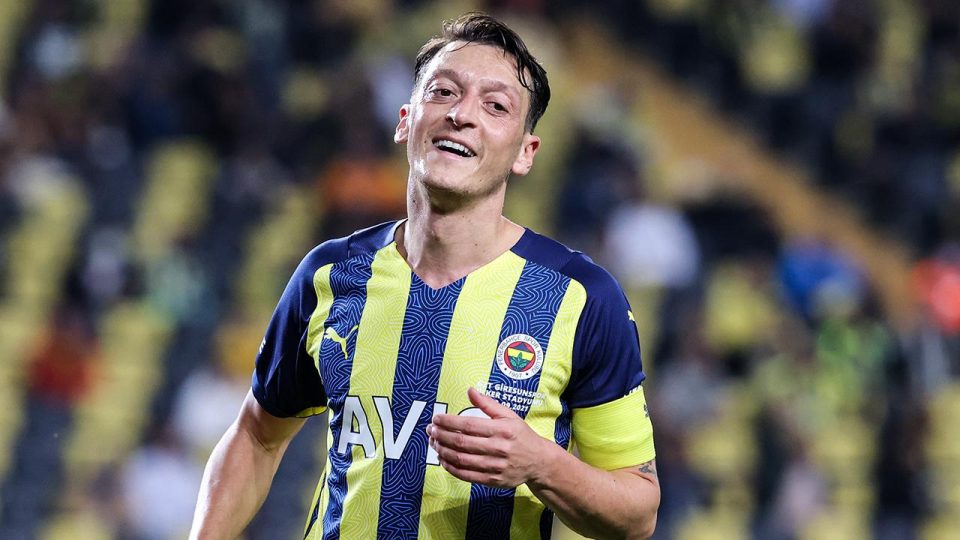 Mesut Özil: Kariyerimi Fenerbahçe’de noktalayacağım