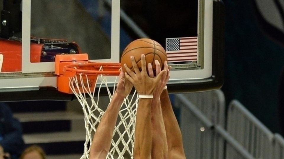 NBA’de Bucks ve Warriors serilerinde öne geçti