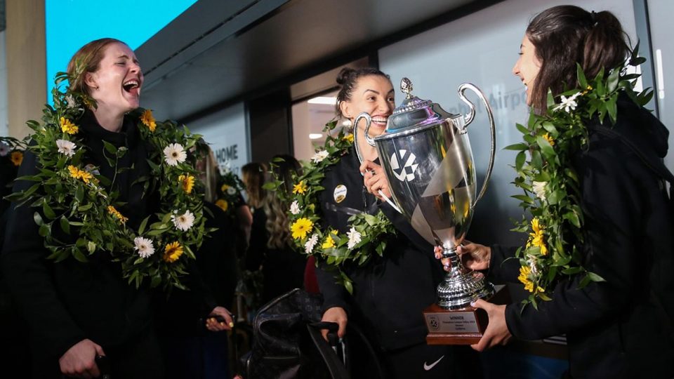 Şampiyon VakıfBank yurda döndü