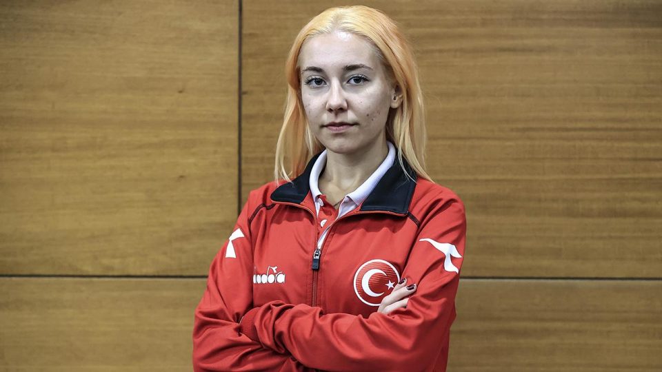 Buket Öztürk, altın madalyanın sahibi oldu